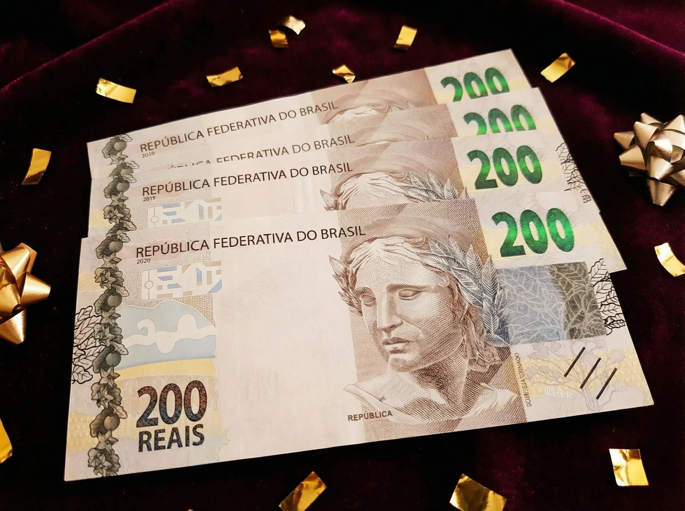 R$ 800,00 NO PIX